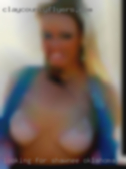 Looking for in Shawnee, Oklahoma some sexy wives to tag team.